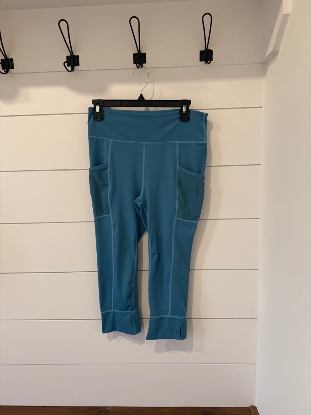 LIV Activewear Crop Leggings in Dusty Blue/Teal